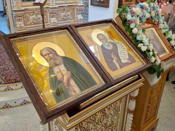 Событие дня: в нашем храме — новые святыни!